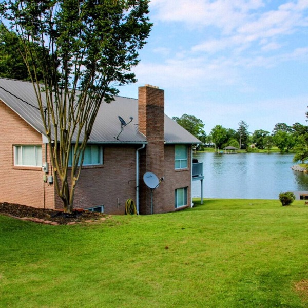 Marshall Shores on Weiss - Waterfront Home with Private Pier In Beautiful Bay Springs Neighborhood