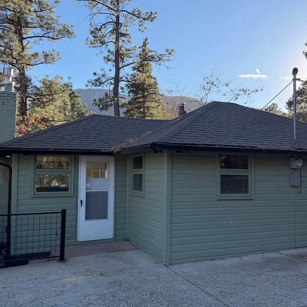 Marvelous 2-bedroom cabin in cozy Colorado Springs getaway