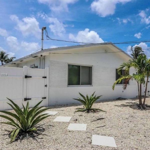 Marvelous 2-bedroom apartment with AC in Dania Beach