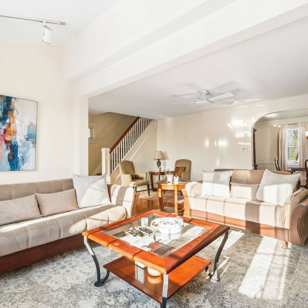 Marvelous 3-bedroom Family Retreat Near NYC w/ Parking & Views