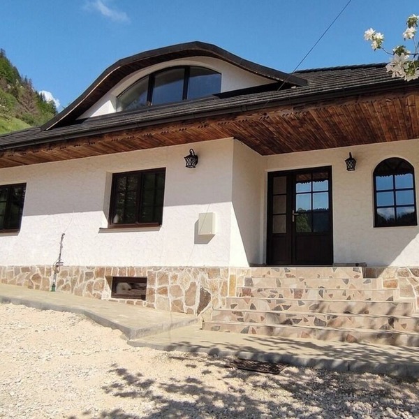 Marvelous 4-bedroom house with WiFi in Moieciu de Sus, near Bran Castle