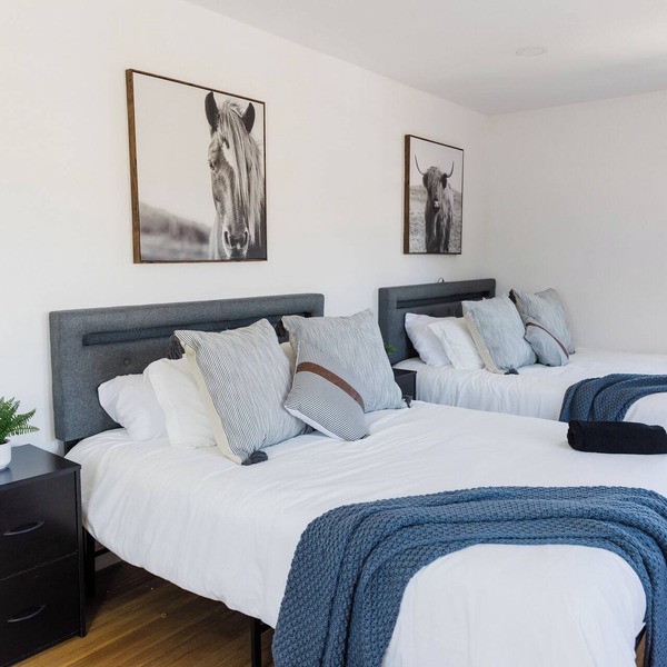 Marvelous 4-bedroom house in Woodlawn Heights, family friendly.