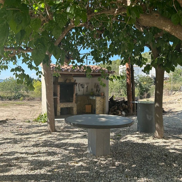 Masia Bernat: Antigua Masía en la Naturaleza Para Grupos