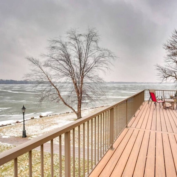 Massive 3 bedroom on the Lake!