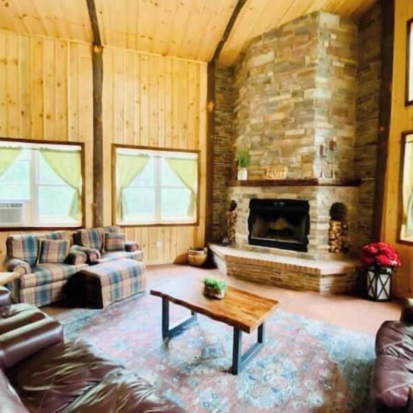 MASSIVE 5 BED WATERFRONT COZY CABIN GETAWAY!