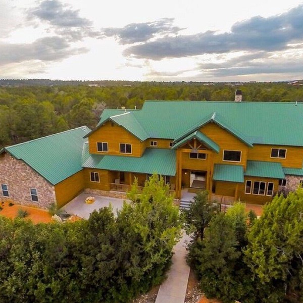 MASSIVE 9 BEDROOM LUXURY CABIN! PERFECT FOR REUNIONS AND RETREATS!