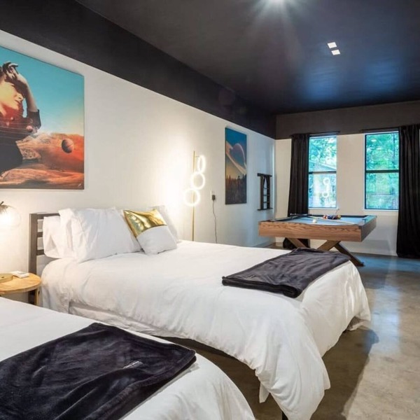 Massive Compound w Pool & Hot tub, Near Rainey St