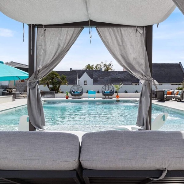 Massive Luxury resort Home minutes from old town!
