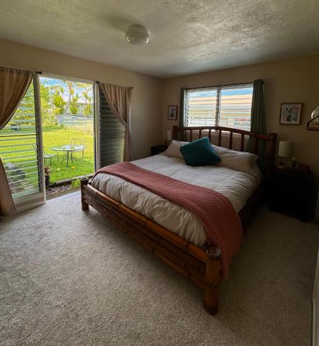 Master Suite with Private Bath 15 min drive to beach