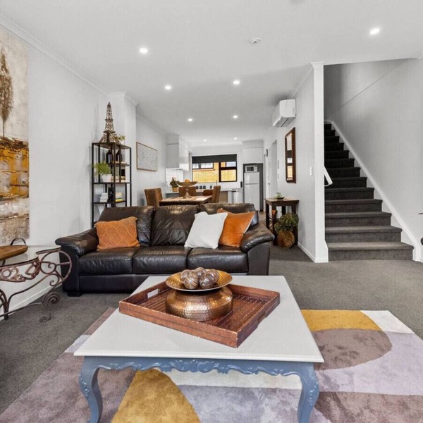 Masterpiece 3BR Hamilton Central–Parking Included