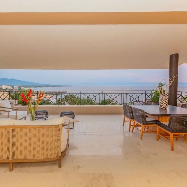 MAY DATES AVAILABLE - Ocean View Penthouse, HDM, Golf Cart & Housekeeper/Cook