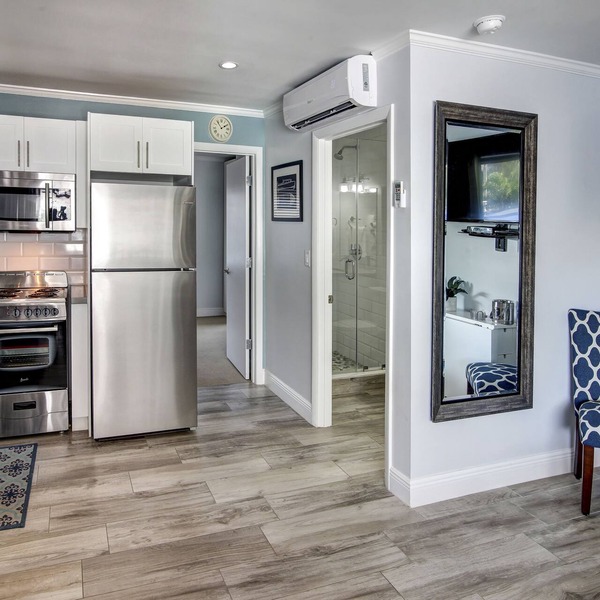 May-Dee Suites