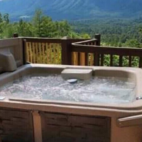 McDaniels Misty Blue ~ A Cozy & Quaint Cabin w/Exceptional Smoky Mountain Views