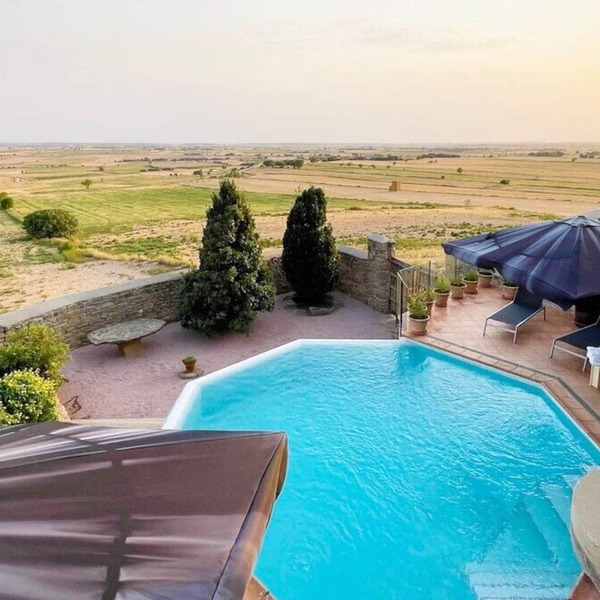 Medieval 16th Century Castle, 1 hour from Barcelona!