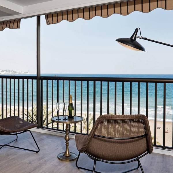 MEDITERRANEAN BLUE. Facing the sea, with panoramic views of the Bay of Malaga
