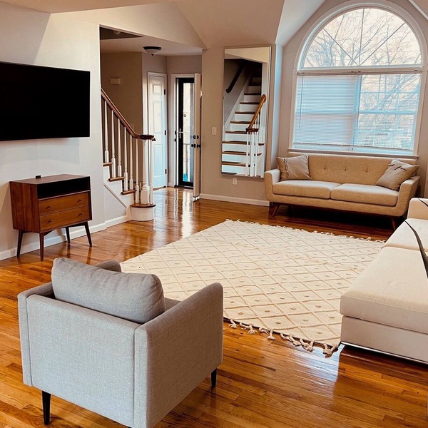 Meets Modern Comfort in This 3-Bedroom Long Island Sound Retreat