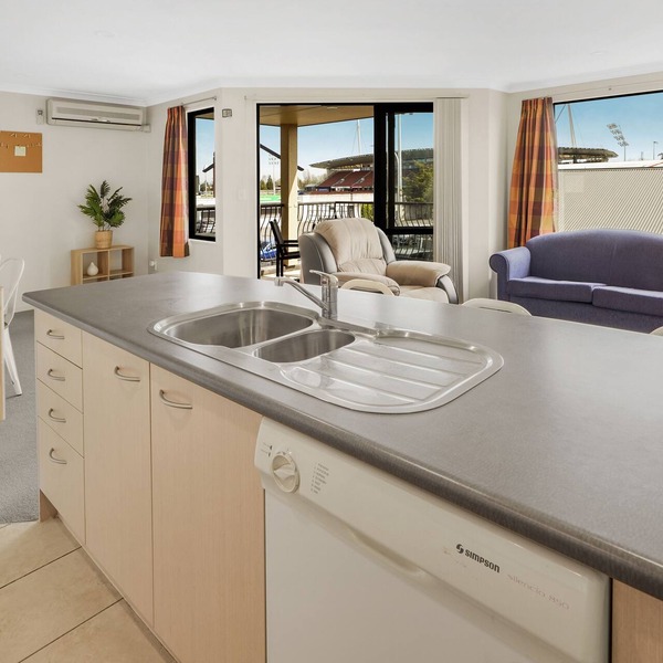 Metro Haven - Hamilton Holiday Townhouse