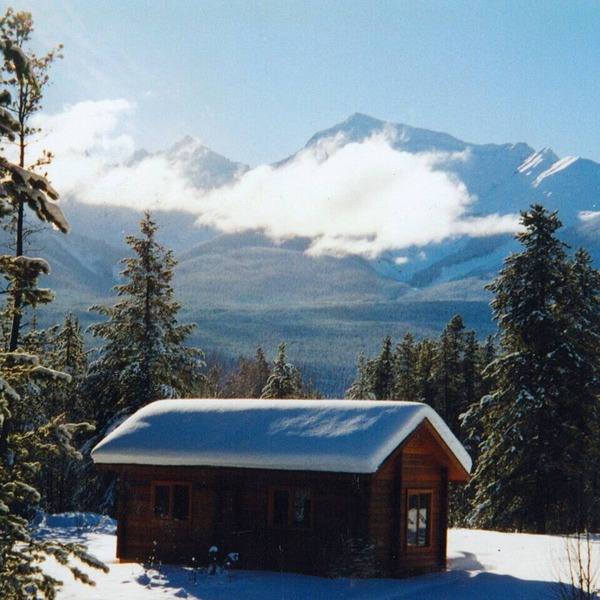 Mica Mountain Lodge & Pine cabin at Mt Robson Park near Jasper National Park