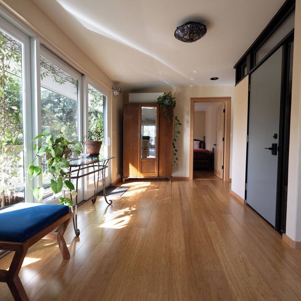 Mid-Century Modern, Custom Craftsmen 2-bedroom in Eugene - AC, Wi-Fi, & laundry