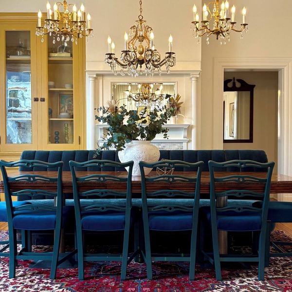Middle Manor · 4BR, Sleeps 8 · Parking for 8 Cars · 5 Miles to Pittsburgh
