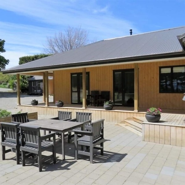Middle Rock High Country Farm Stay, nature calls - relax, escape, explore!