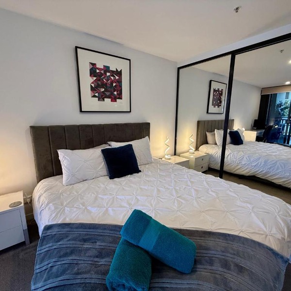 Midnight Luxe 1BR 1Bath Apartment 104 in the heart of Braddon Pool Sauna Secure Parking Wine WiFi