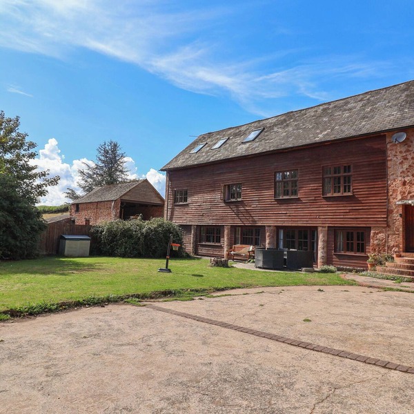 MILLBARN, pet friendly, country holiday cottage in Crowcombe