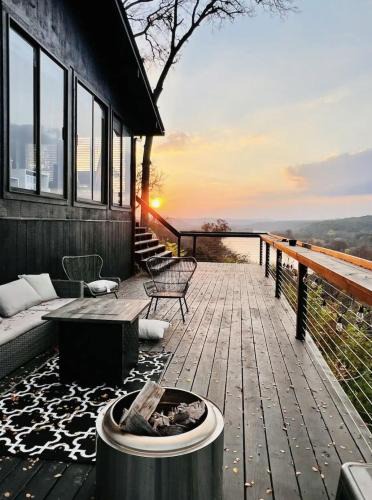 Million Dollar Lake Views On Lake Austin Mins to DT
