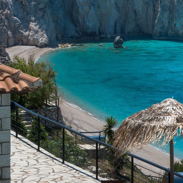 Milos Bay Villas- Beachfront Luxury Villa with PRIVATE POOL & OUTDOOR JACUZZI