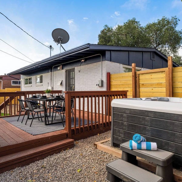 Mini Golf Fire Pit Hot Tub, Game House for 14