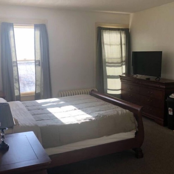 MINI MANSION WHOLE RIGHT WING, THREE BEDROOM APARTMENT AVAILABLE AT A (LOW RATE)