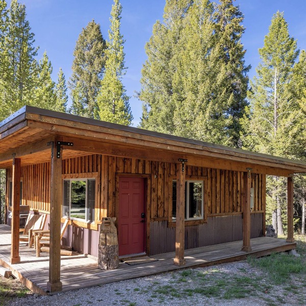 Mini Moose Cabin: New Listing, same great cabin with AC!
