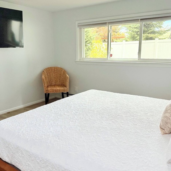 Minimalist Private Suite with Yard Near UC Health & Anschutz