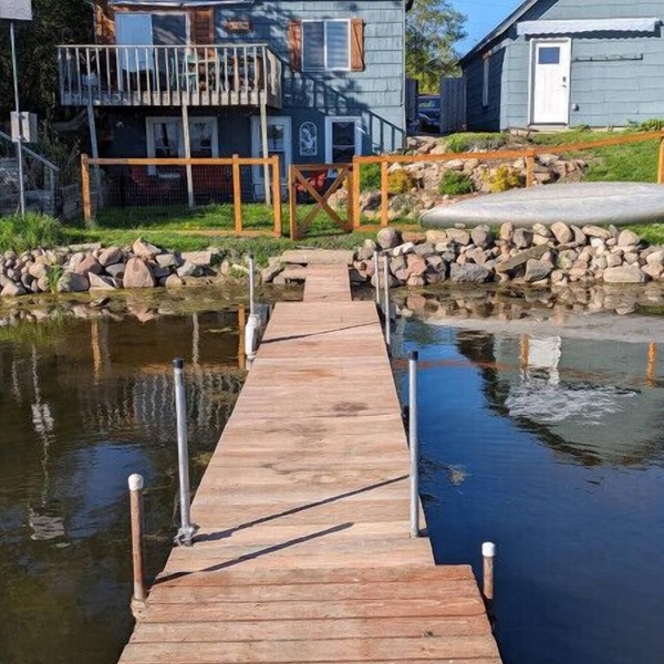 Mink Lake Cabin: lakeside, peaceful, homey