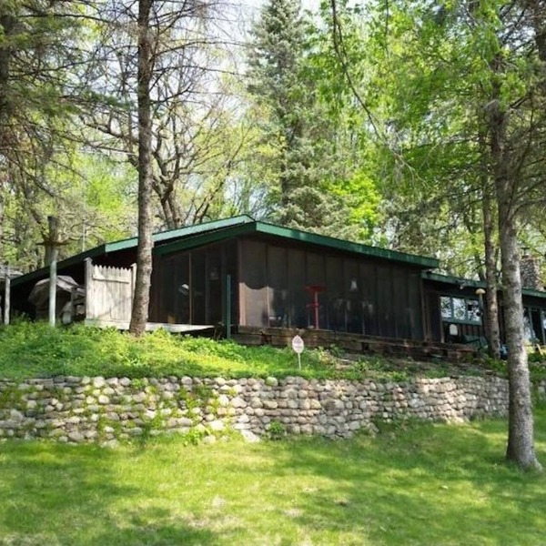 Minn Haven, lakeside retreat cabin, an hour or so from Cities. Relax. breathe.