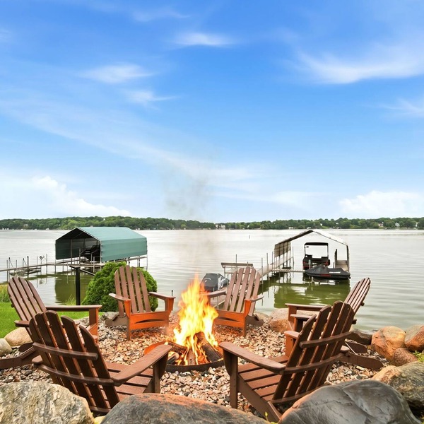 MINNeSTAY* Lakefront Luxury