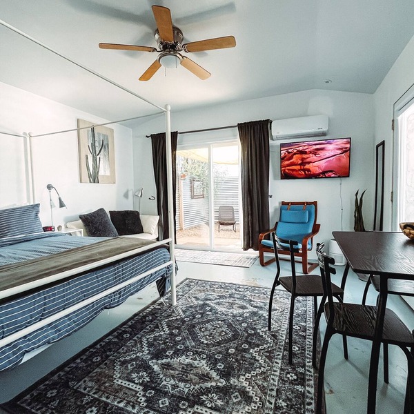 Mins to U of A, Comfortable Bed, Pet Friendly!