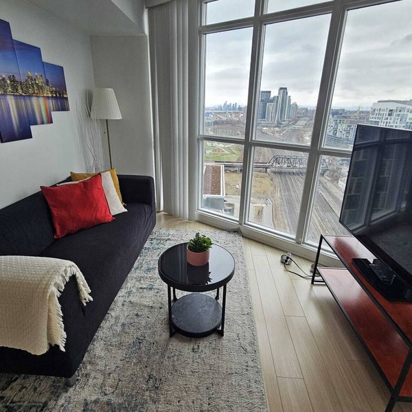 Modern 1BR in Toronto's Heart | CN Tower, Convention Center, Rogers Centre