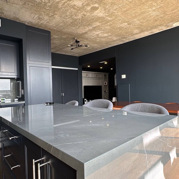 Modern 1BR Loft w/Balcony & City Views
