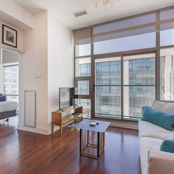 Modern 1BR Waterfront Condo near Downtown