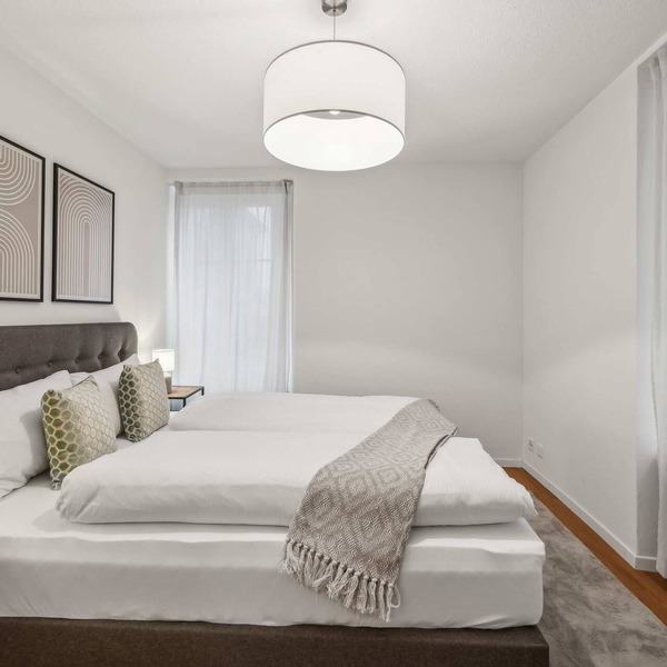 Modern 2 BDR-flat top location