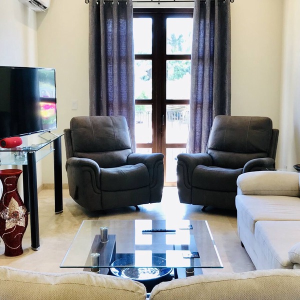 Modern 2 BDRM Condo with pool & hot tub in heart of Todos Santos