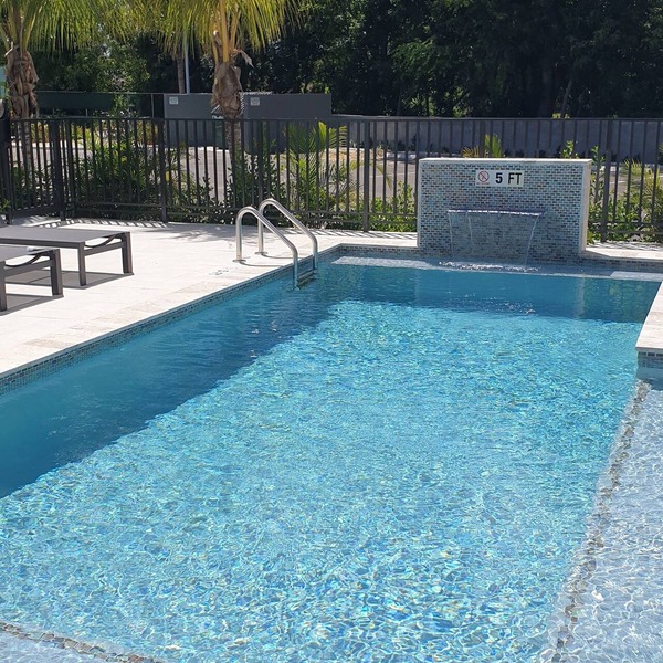 Modern 2 Bed walking distance to the beach