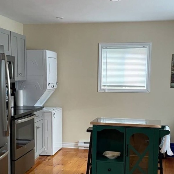 Modern 2 bedroom apartment in downtown Shelburne