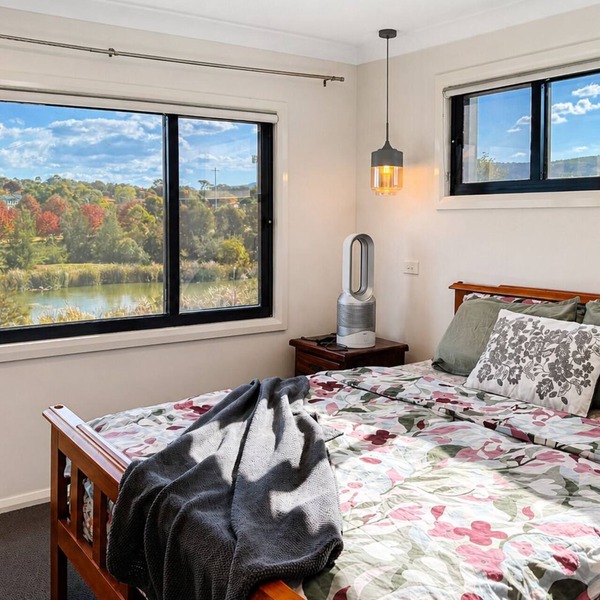 Modern 2-Storey 5BR House | Family, Pets Friendly & Pond Views