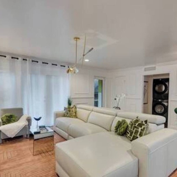 Modern 2BR, 2BA luxury condo in central Dallas with private patio, designer interiors, and access to award-winning courtyard retreat.