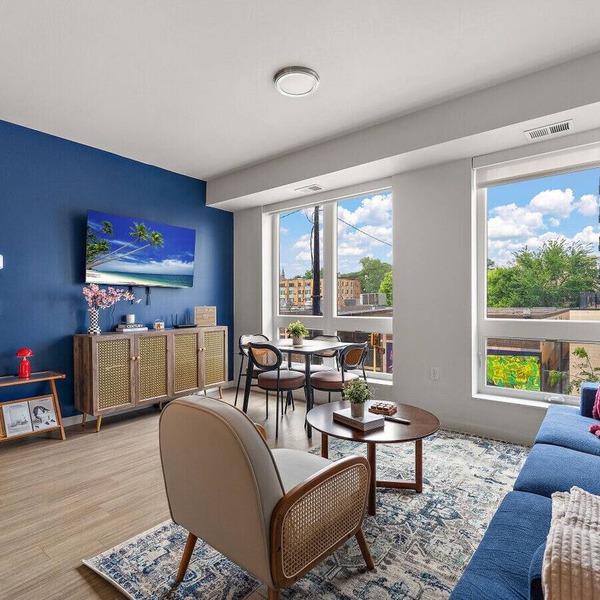 Modern 2BR/2BA with Parking near Downtown