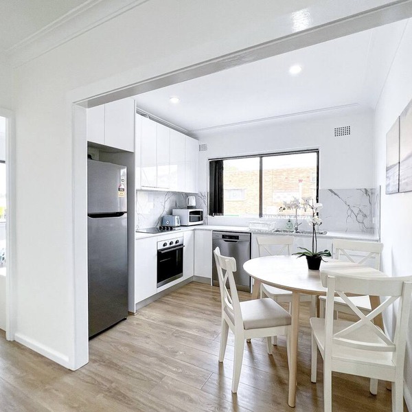 Modern 2BR Apartment in Ingleburn | Walk to Station, Shops & Dinning