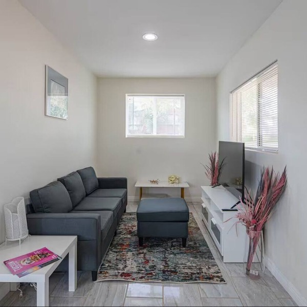 Modern 2BR with Pool & Near Phoenix Raceway