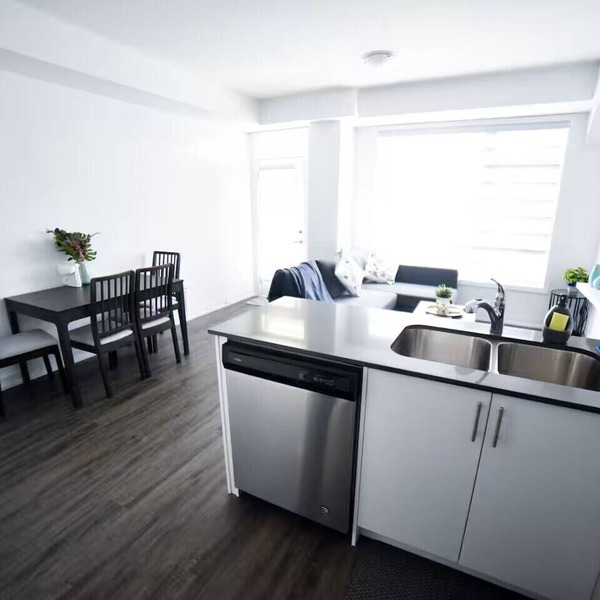 Modern 3 bed, 2 bath townhouse.